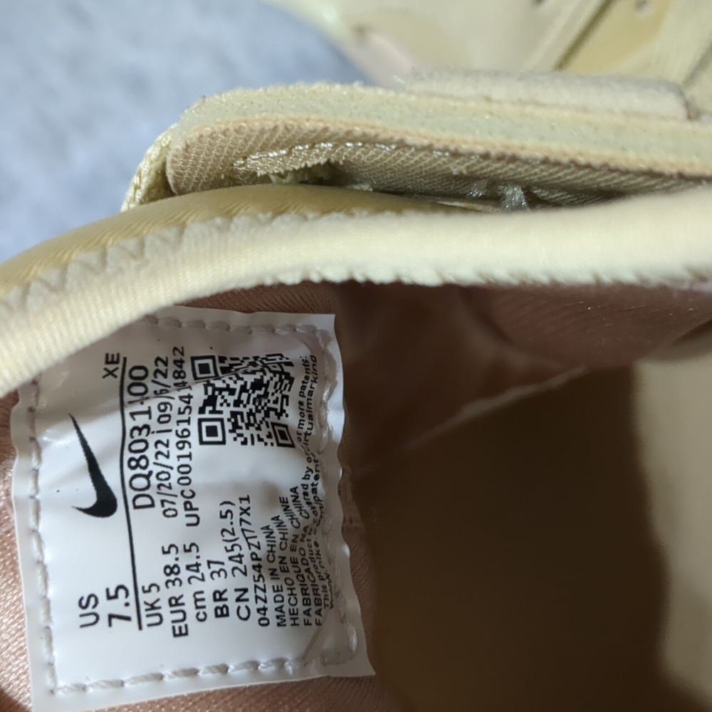 Nike Women's Athletic Shoes Beige - Picture 10 of 10